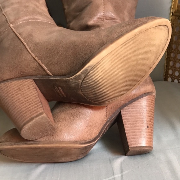 Forever 21 taupe faux leather pull on boots, chunky heel, rounded toe size 9 - Picture 11 of 11